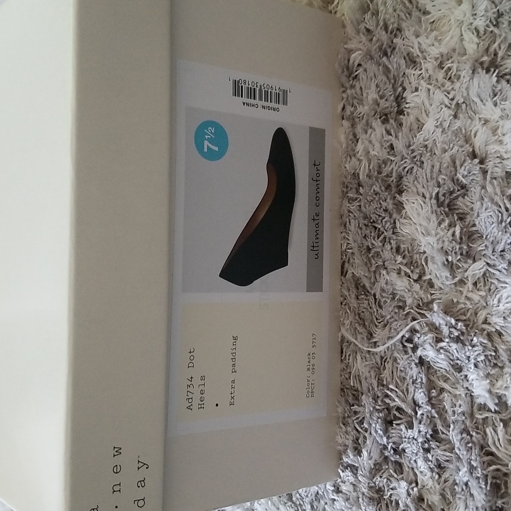 Shoes - Picture 4 of 4